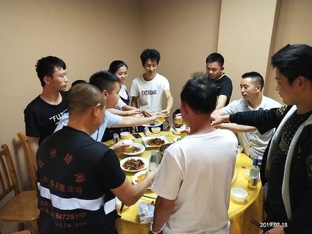 员工聚餐